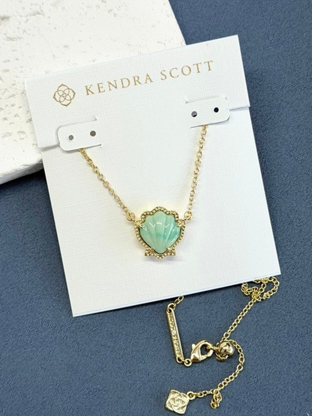Kendra Scott Brynne Gold Shell Short Pendant Necklace in Sea Green Chrysocolla - Picture 3 of 4